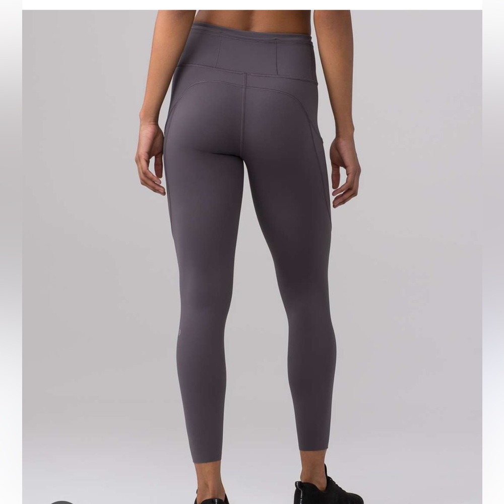 Lululemon Fast and Free 7/8 Tight in Dark Carbon size 6 EUC